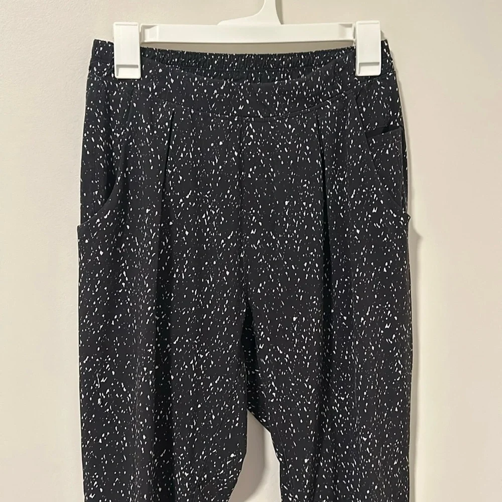 Lululemon Lightweight Black Joggers Travel Athletic Hiking Size 6